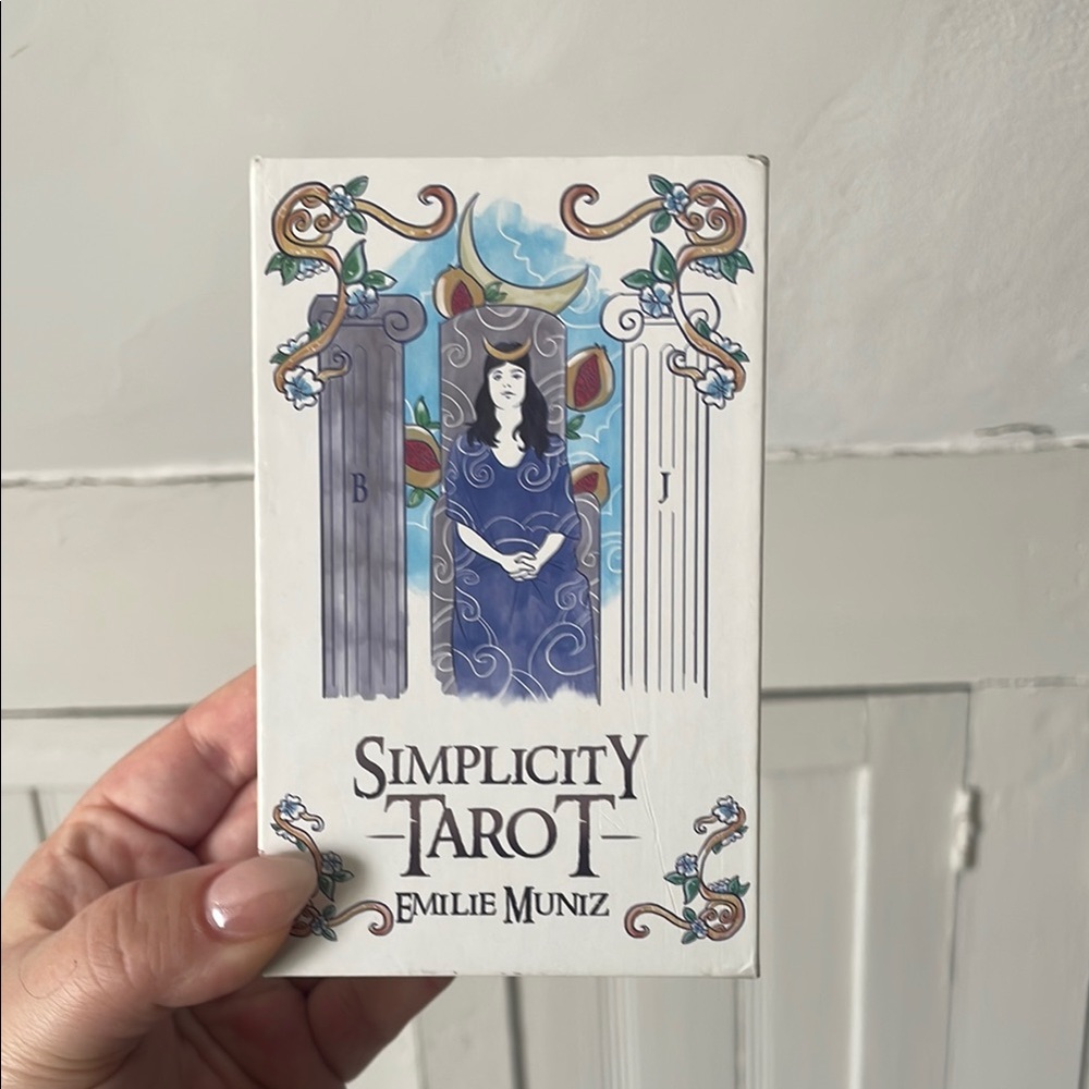 Simplicity Tarot Deck by Emilie Muniz